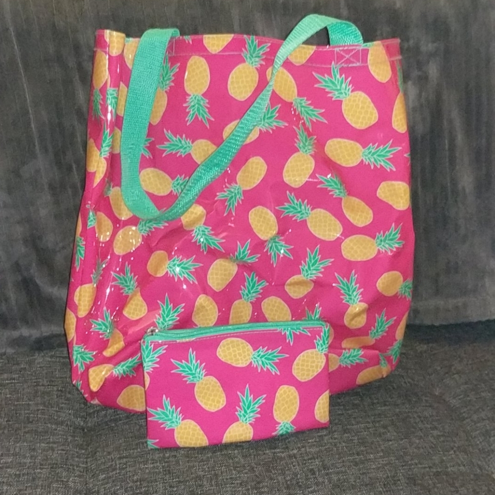 Pineapple beach bag with added small zip pouch